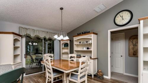 Caroline Villa | Olanta - Patio Villa Near Lake SumterVillagepeople
