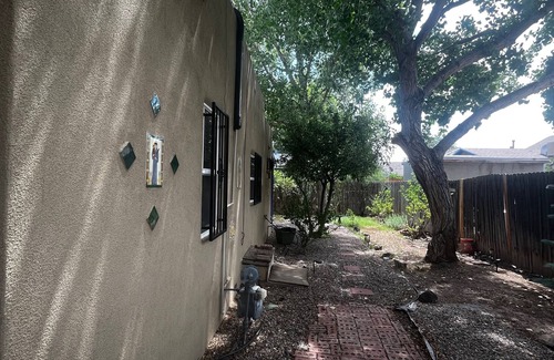 Barelas House | Old Adobe home, newly plastered & painted, near historic landmarks, great yard!
