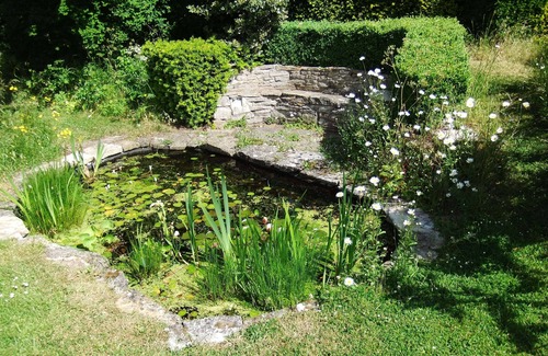 Ardens Grafton Cottage | Old detached stone cottage in Shakespeare country