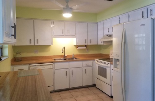 Sebastian Highlands House | Old Florida Charm, 3 bedrms 2 full baths, Cvrd BBQ area, pool. 5min to salt wtr