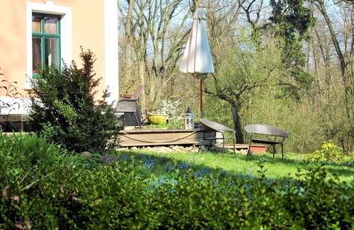 Garzau Apartment | Old forester's house in the nature park, surrounding area of Berlin, own terrace, sauna, WiFi