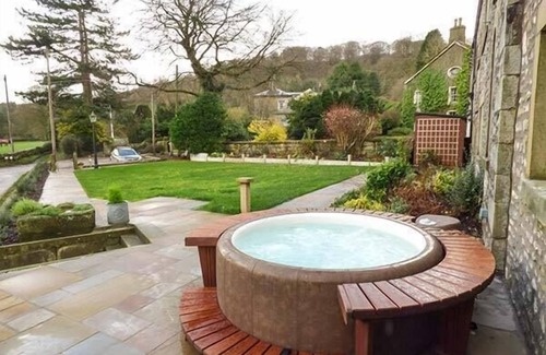 Settle Cottage | OLD HALL COTTAGE, family friendly, with hot tub in Settle