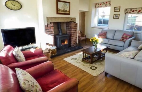 Settle Cottage | OLD HALL COTTAGE, family friendly, with hot tub in Settle