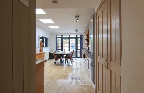 Weymouth Cottage | OLD HARBOUR TOWNHOUSE, pet friendly, with open fire in Weymouth