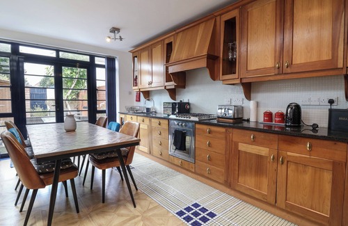 Weymouth Cottage | OLD HARBOUR TOWNHOUSE, pet friendly, with open fire in Weymouth
