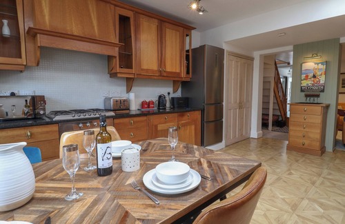 Weymouth Cottage | OLD HARBOUR TOWNHOUSE, pet friendly, with open fire in Weymouth