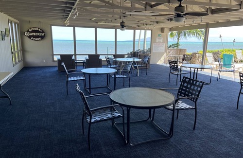 Ualapue Condo | Old Hawaii at its best Molokai Wavecrest Resort with Ocean and West Maui views