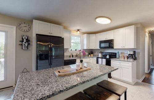 Mount Juliet House | Old Hickory Lakefront home-lots of space for all-Nashville & Airport close