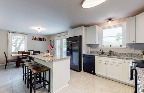 Mount Juliet House | Old Hickory Lakefront home-lots of space for all-Nashville & Airport close