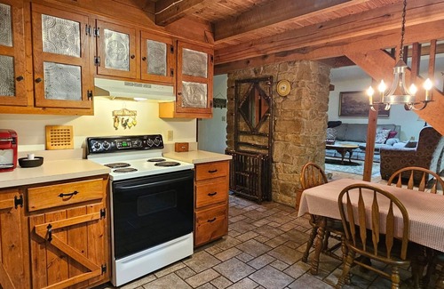 Nashville Cabin | "Old Hickory" - Rustic and Charming Cabin, Close to Nashville. Couples Getaway