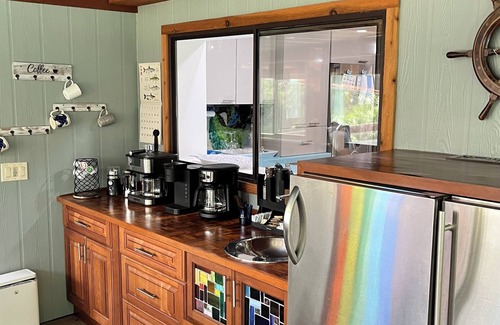 Homosassa House | Old Homossasa charm with Pool & boat dock w/gulf access & game room