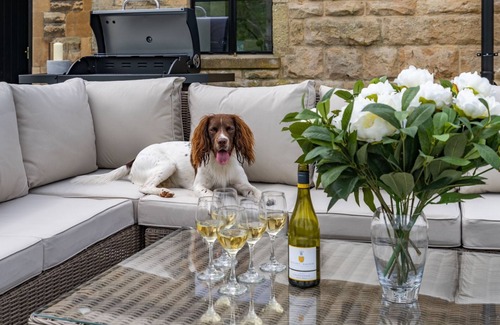 Winchcombe Cottage | Old Laundry - a sudeley castle cottage that sleeps 12 guests in 6 bedrooms