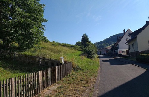 Iba House | Old lf-timbered house in idyllic location at the edge of the village