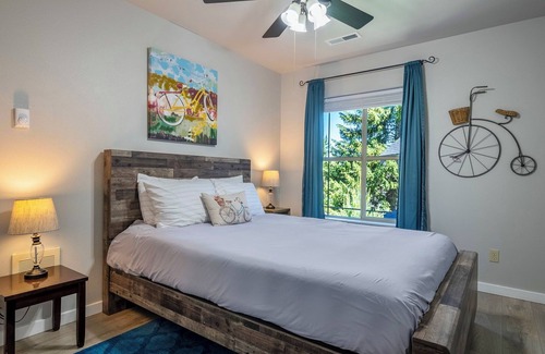Southern Crossing Apartment | Old Mill Location with a Mountain View!