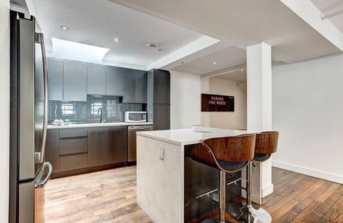 Old Montreal Apartment | Old Montreal 2BD- 2BA|Free Parking