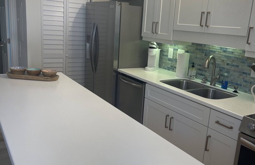 Redevelopment Area Condo | Old Naples, Snowbirds Getaway