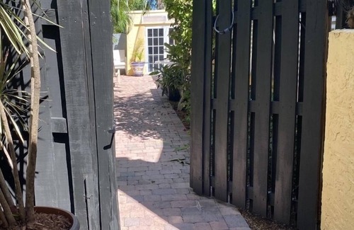 Old Northwood Historic District Apartment | Old Northwood Cabana