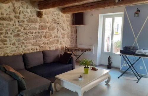 Jouques House | Old restored village house with terrace