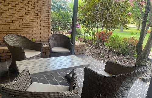 Eurobin House | Old Rose Farmhouse, 2 bedroom 2 ensuite attached country home.