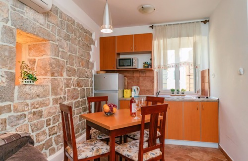 Bigovo Condo | Old rustic house near the sea