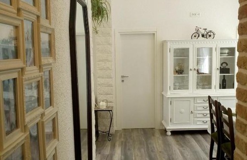 Kastela Apartment | Old school apartment