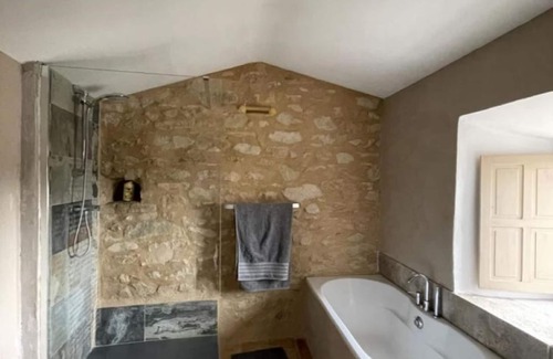 Lardiers Other | Old sheepfold of the 18th restored with great taste in the middle of lavender