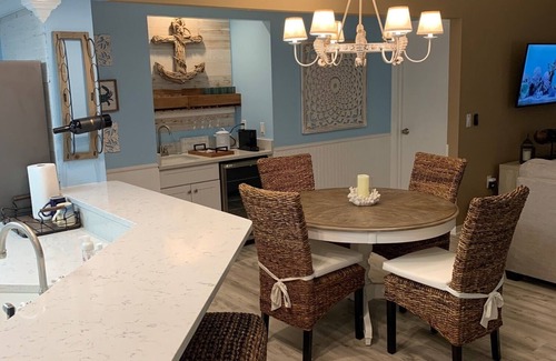 Trailer Estates Condo | Old Shorewalk top floor w/vaulted ceilings & lake view lanai w/1 K, 1 Q & Q Sofa