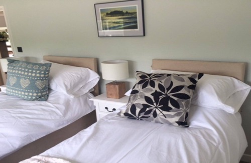 Mudford House | Old Stone Gardeners Cottage in Somerset with peaceful secluded garden