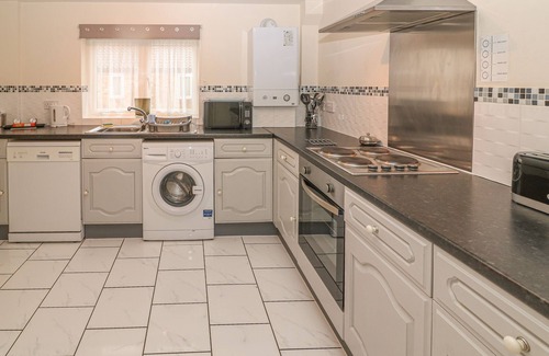 Louth Cottage | OLD SWEET SHOP, pet friendly, with a garden in Saltfleetby