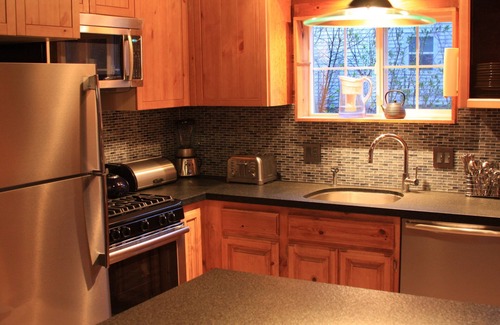 South Lake Tahoe Cabin | Old Tahoe Charm Meets Modern Design – Walk to Lake, Heavenly Village & Casino