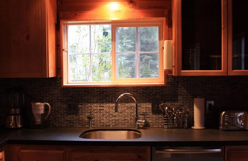 South Lake Tahoe Cabin | Old Tahoe Charm Meets Modern Design – Walk to Lake, Heavenly Village & Casino