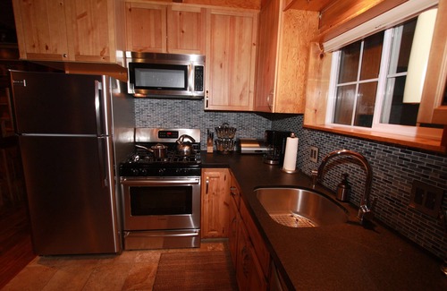South Lake Tahoe Cabin | Old Tahoe Charm Meets Modern Design – Walk to Lake, Heavenly Village & Casino