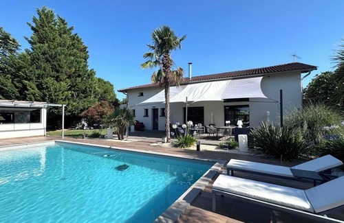 Le Castera Villa | Old Toulousan house renovated into a high-end villa 30 minutes from Toulouse.