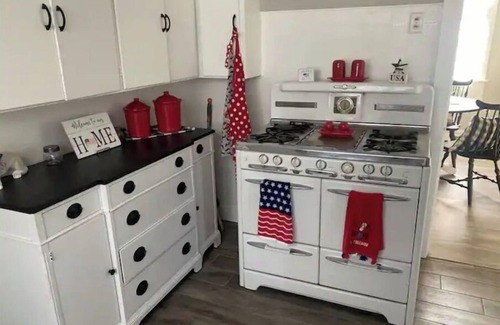 Bonita House | Old Town Americana in the heart of La Verne