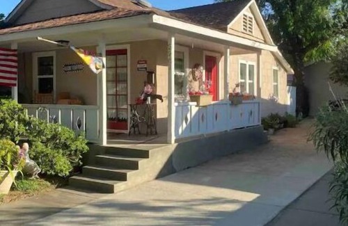 Bonita House | Old Town Americana in the heart of La Verne