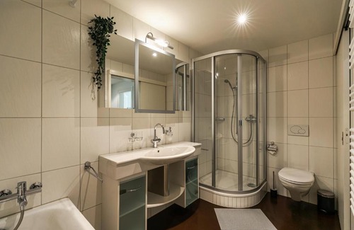 Thun Apartment | Old town apt in the heart of Thun with garden