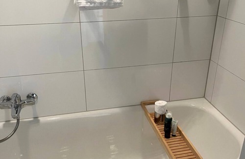 Old Town Apartment | Old Town apt w/art 10min to mainstation, 5min to lake, w/washer & dryer