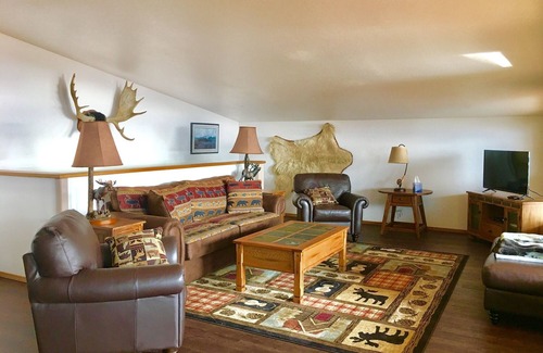 Homer Cabin | Old Town Lodge - Big View, 4 Bedrooms, Walk to everything!