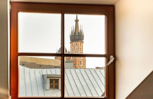 Stare Miasto Apartment | Old Town with a view to St Mary Church, bth + extra toilet, air-con