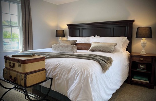 Ogunquit Hotel | Old Village Inn - King Room