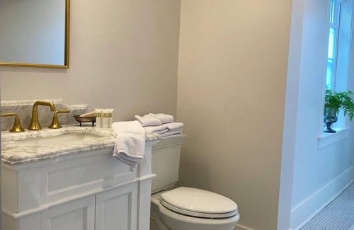 Ogunquit Hotel | Old Village Inn - King Room