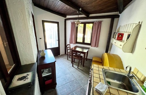 Panza Apartment | "Oleander cottage" with garden, swimming pool and spa hot tub