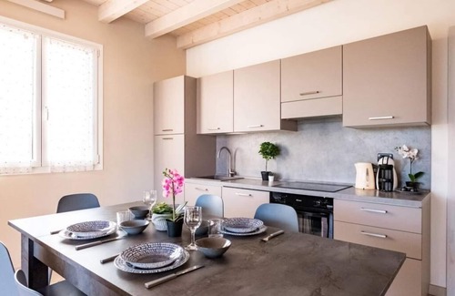Vaccarolo Apartment | Oleander Residence with Balcony