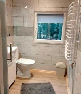 Biskupiec Cabin | Oleandria-, Domek Poziomeczka" nr 33 -ogrzewany w okresie jesienno-zimowym
