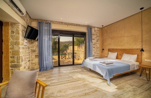 Kalamaki Hotel | Olive luxury suites - Adults only suites with private heated pool