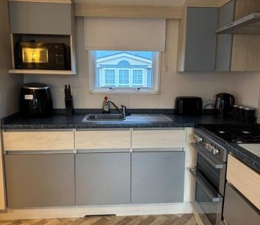 Rhyl Ski Chalet | Olivia Caravan Sleeps 6 with Wi-Fi