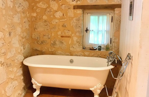 Lusignan-Petit Bed & Breakfast | Olivier guest room