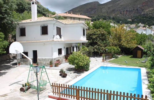 Guejar Sierra Apartment | OLIVILLAS GARDEN - BASE POINT ACCESS SIERRA NEVADA AND GRANADA