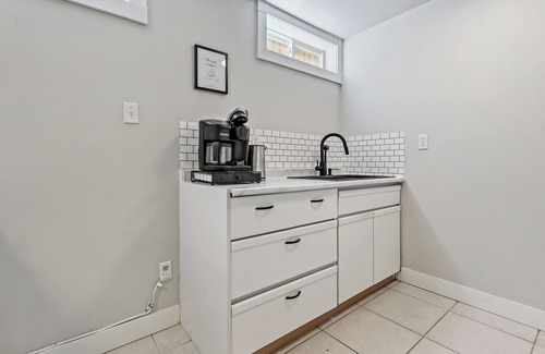 Rosscarrock Apartment | Olympian-Hosted Suite: Mountain & City Escape