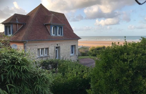 Vierville-sur-Mer House | OMAHA BEACH -LES HORTENSIAS - SEA VIEW (Waterfront)